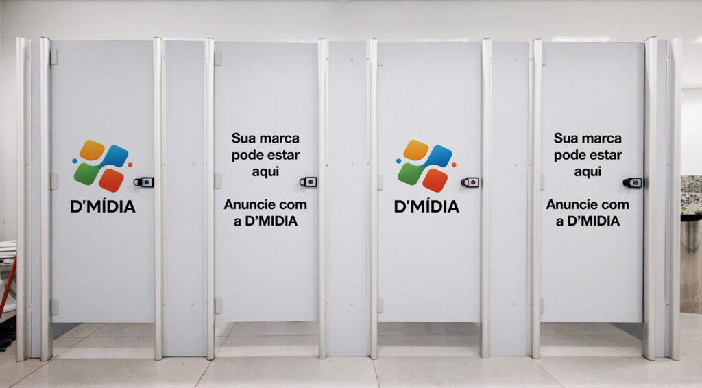 Porta dos Sanitários